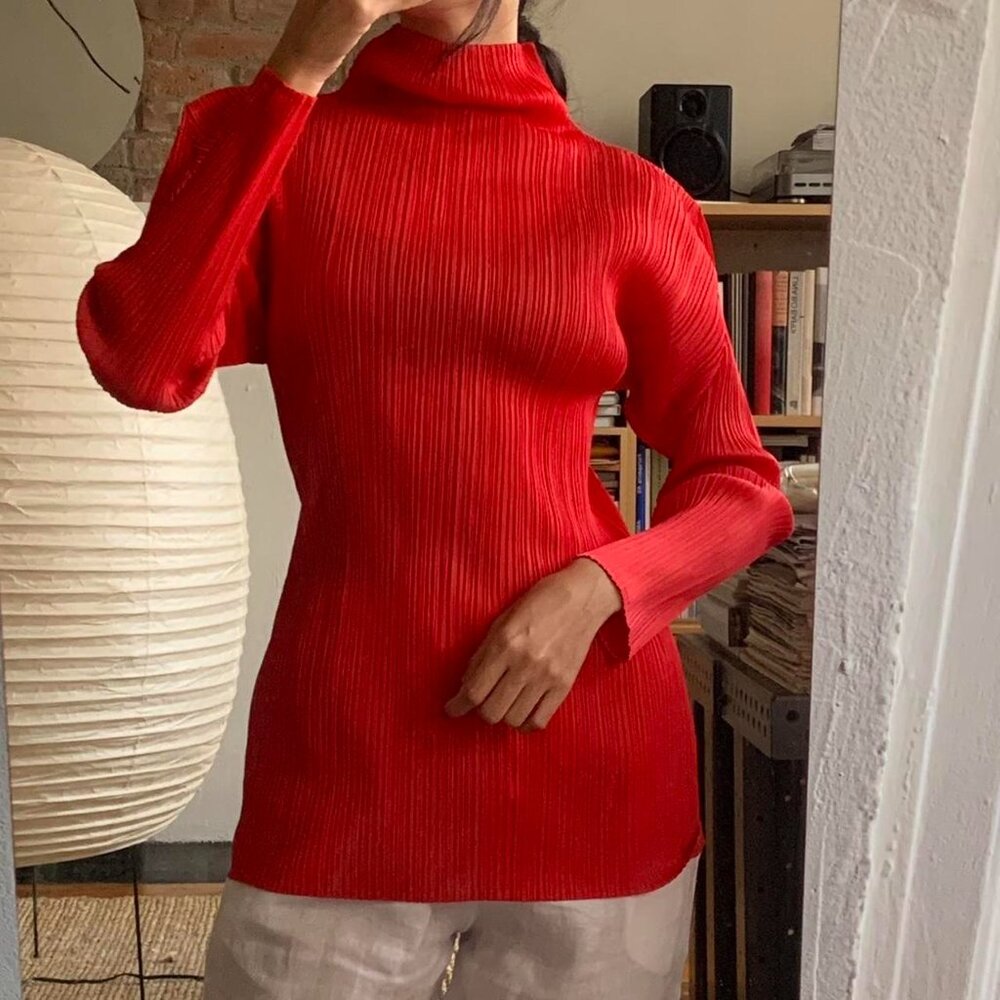 Issey Miyake Pleats Please Red Turtleneck - Picture 2 of 7
